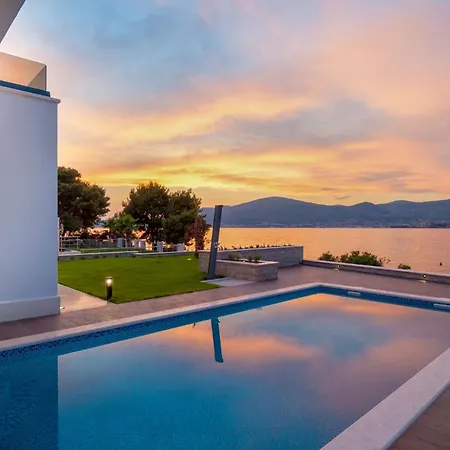 Seaside Luxury With A Swimming Pool Okrug Gornji, Ciovo - 24340 *