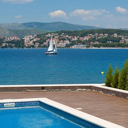 别墅 Seaside Luxury With A Swimming Pool Okrug Gornji, Ciovo - 24340 特罗吉尔