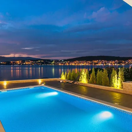 别墅 Seaside Luxury With A Swimming Pool Okrug Gornji, Ciovo - 24340