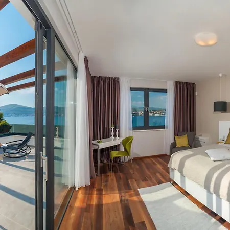 Seaside Luxury With A Swimming Pool Okrug Gornji, Ciovo - 24340 别墅