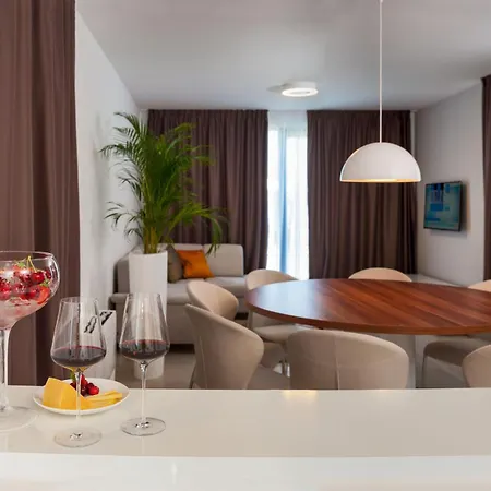 别墅 Seaside Luxury With A Swimming Pool Okrug Gornji, Ciovo - 24340