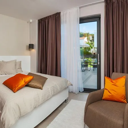 Seaside Luxury With A Swimming Pool Okrug Gornji, Ciovo - 24340 别墅 *