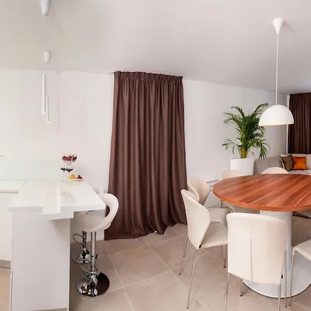 Seaside Luxury With A Swimming Pool Okrug Gornji, Ciovo - 24340 别墅 特罗吉尔