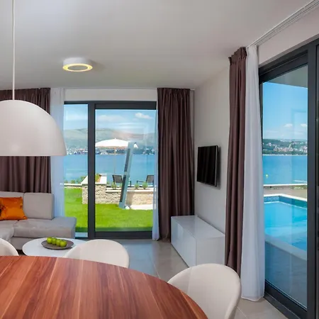 Seaside Luxury With A Swimming Pool Okrug Gornji, Ciovo - 24340 别墅