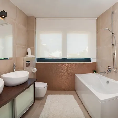 Seaside Luxury With A Swimming Pool Okrug Gornji, Ciovo - 24340 别墅 *
